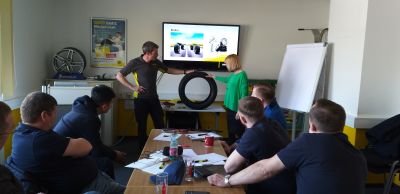 Қауіпсіз басқаруды үйрену-біз шиналардан бастаймыз